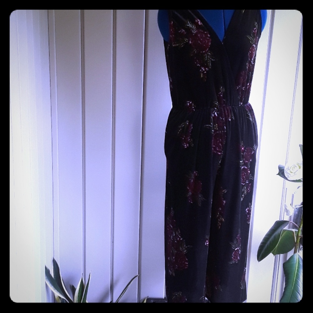 Xhilaration floral Jumper size Small